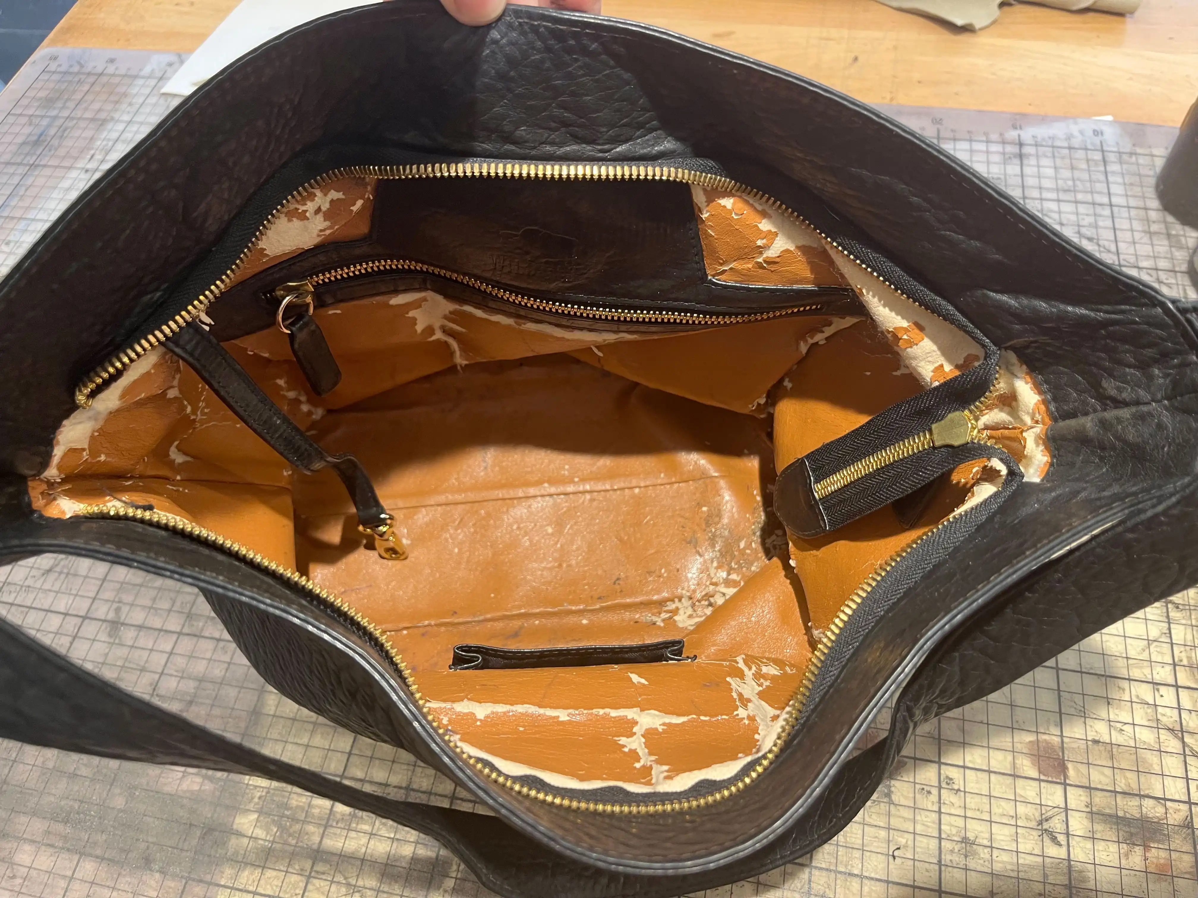 Restaurierung einer Wildgut Tasche durch Maren Dessel