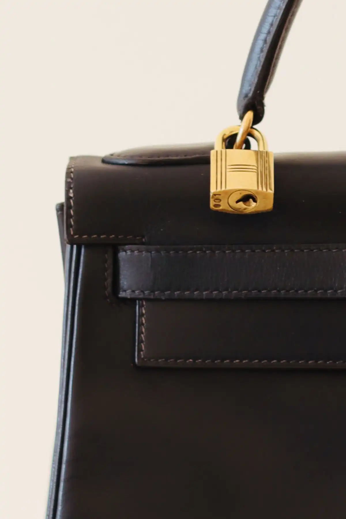 Restaurierte Hermès Kelly Bag nach der Lederaufarbeitung durch Maren Dessel