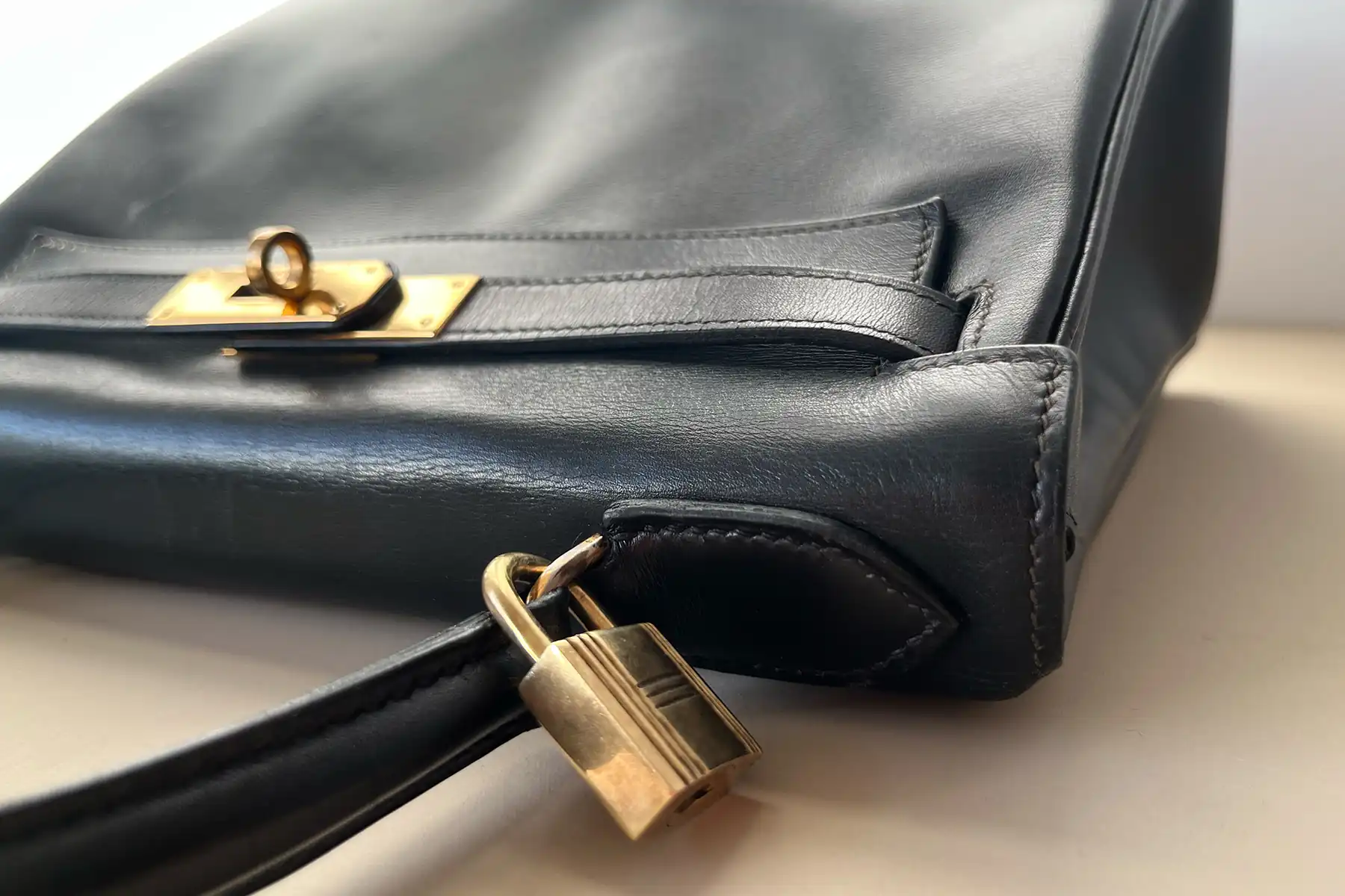 Hermès Kelly Tasche nach der Lederaufarbeitung und Restaurierung durch Maren Dessel
