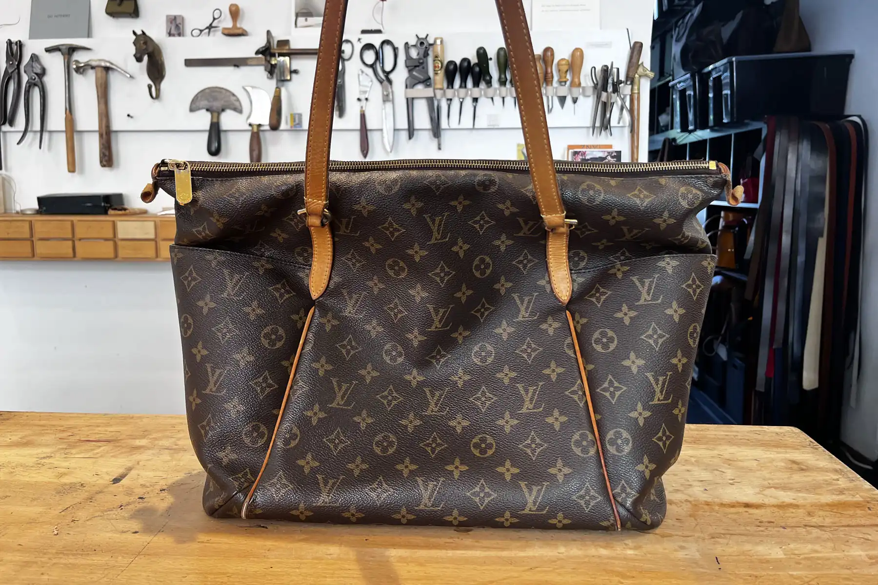 Louis Vuitton Tasche nach der Lederaufarbeitung – Restaurierung durch Maren Dessel
