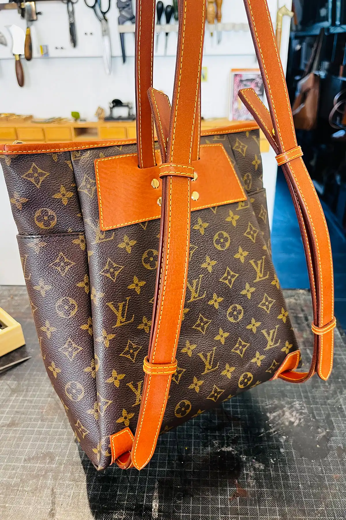 Sorgfältige Restaurierung einer Louis Vuitton Tasche durch Maren Dessel